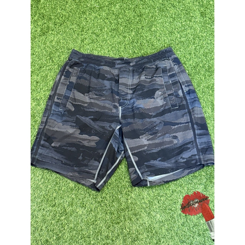 Lululemon Shorts Mens XL Gray Camo Running Drawstring Pockets Athleisure
